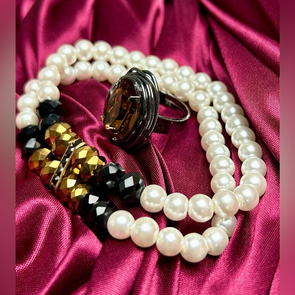 *SET* Elegant Pearl Bracelet with Black & Gold Crystals, With Garnet Ring - Picture 7 of 7